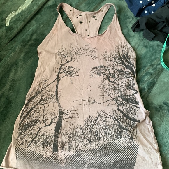 Vintage tank from the 90’s graphic tank L juniors Preowned runs small - Picture 5 of 12